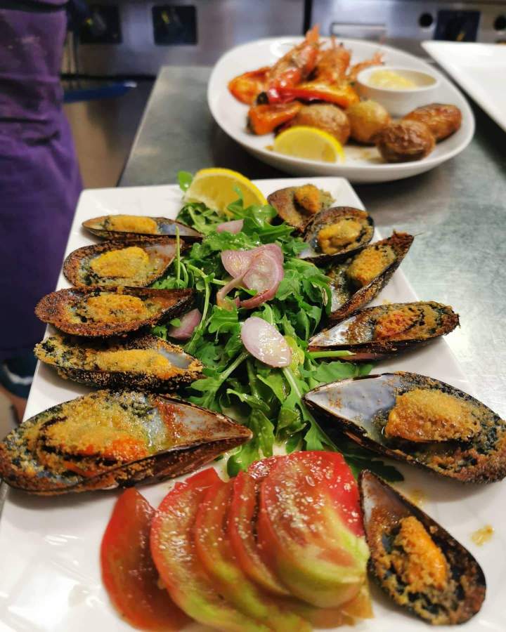 Plat de moules gratinées La Côte Bleue