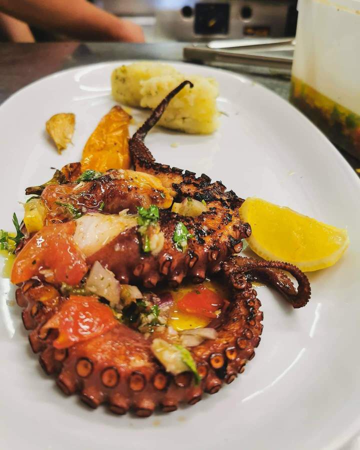 Assiette de poulpe grillé La Côte Bleue