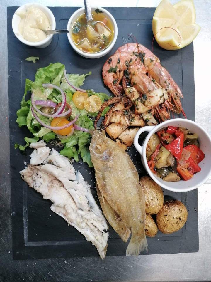 Plateau de fruits de mer et de poissons grillés La Côte Bleue
